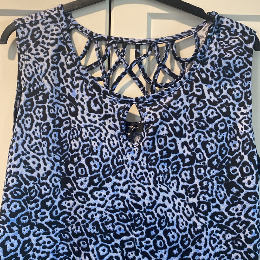 Animal Print sleeveless top - Picture 2 of 5